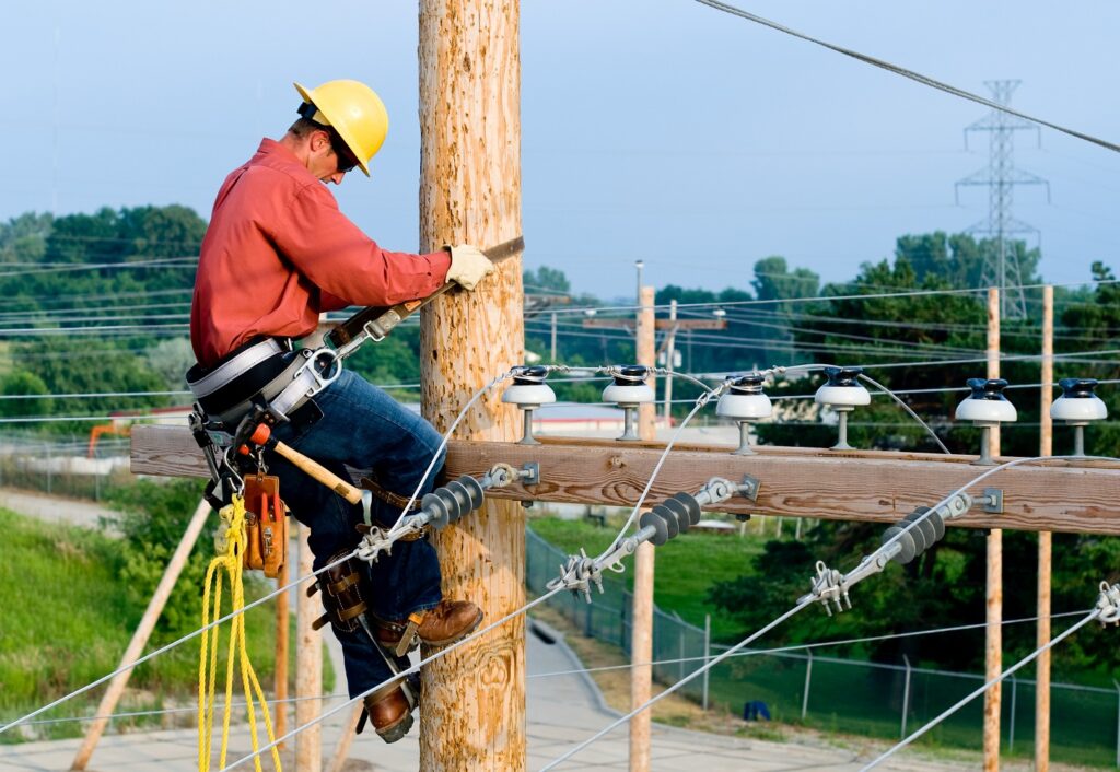 Choosing the Top School to Become a Lineman