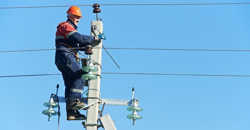 Is being a lineman hard on your knees?