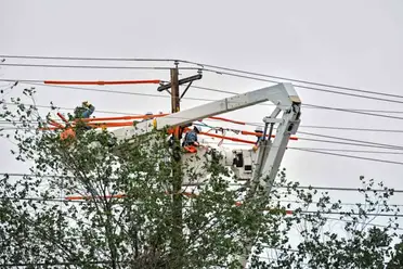 What are the challenges of being a lineman?